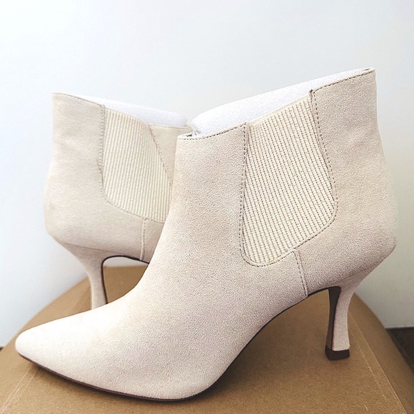 Journee White Ankle Boots Booties - Size 10 - Picture 8 of 12